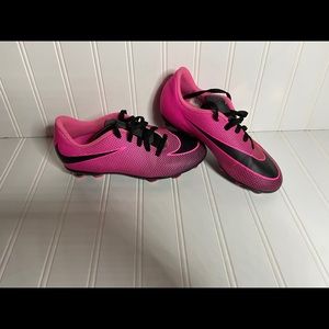 Girl’s Nike Jr Phantom Soccer Cleats
